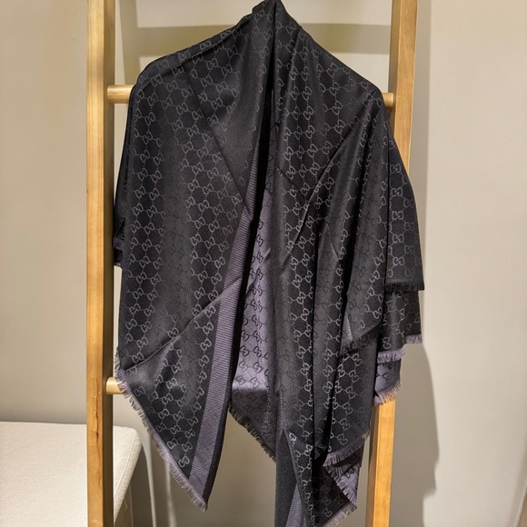 Gucci Dark Gray Monogram Wrap - Picture 1 of 6